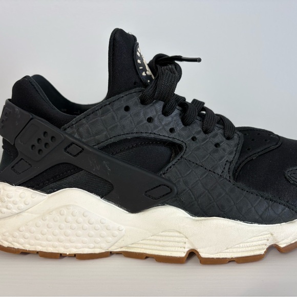 Nike Shoes - RARE Nike Air Huarache Run Premium "Black Snakeskin (Size 8)